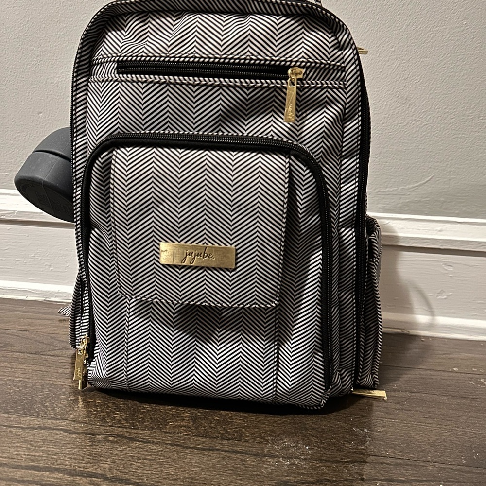 Ju-Ju-Be Black and White Men's Backpack